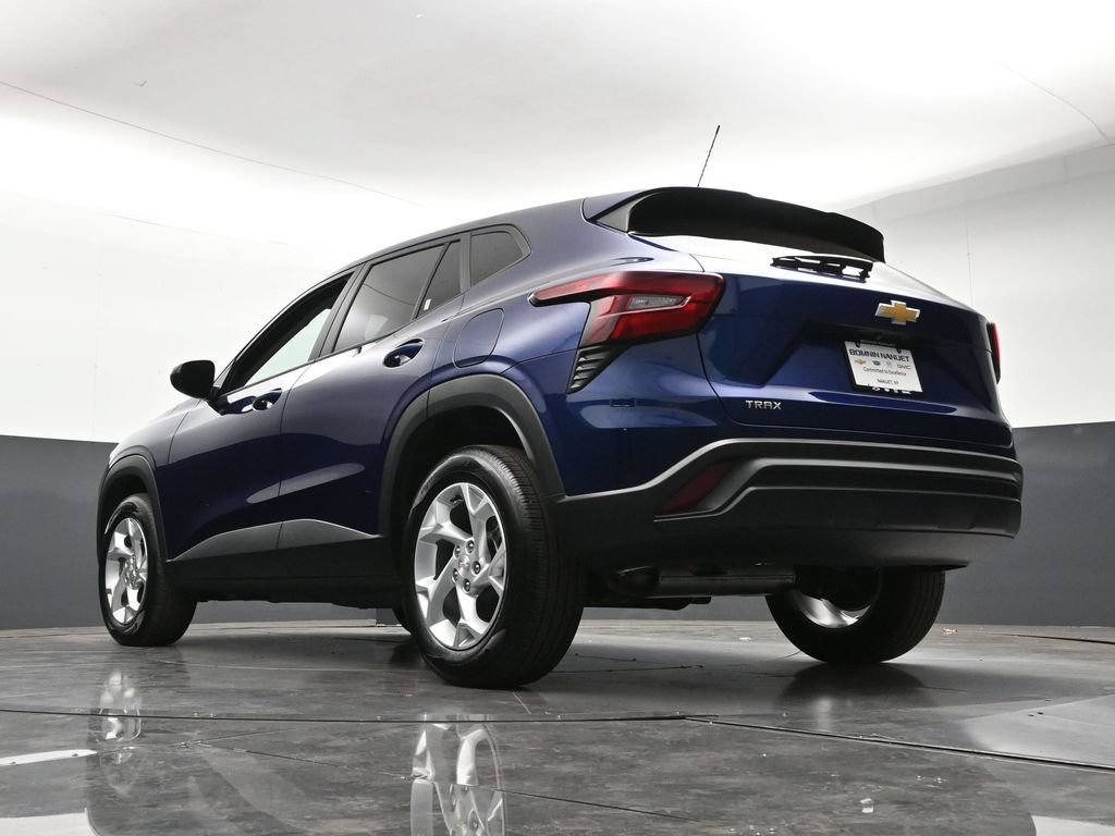 Certified 2024 Chevrolet Trax LS w/ LS Convenience Package FWD image 26