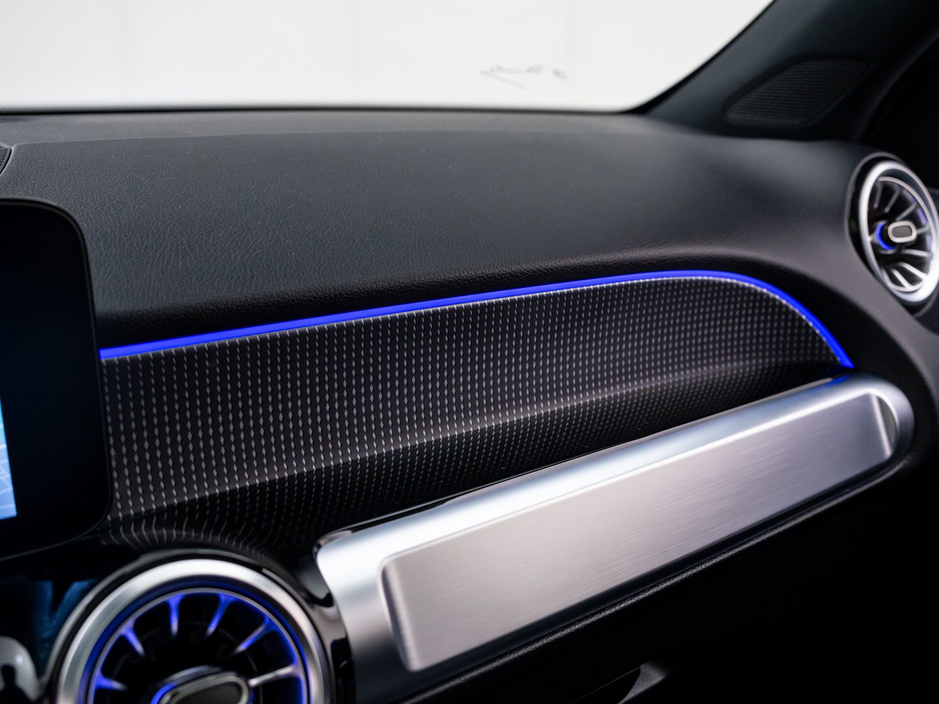 Used 2023 Mercedes-Benz EQB 300 4MATIC image 32