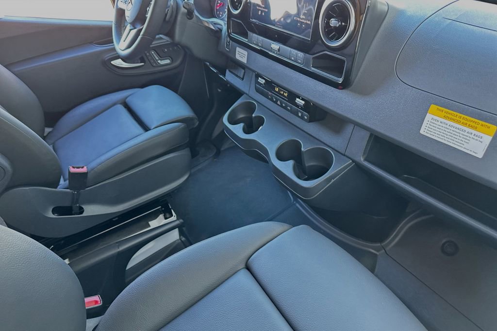 Used 2024 Mercedes-Benz Sprinter 4500 image 16