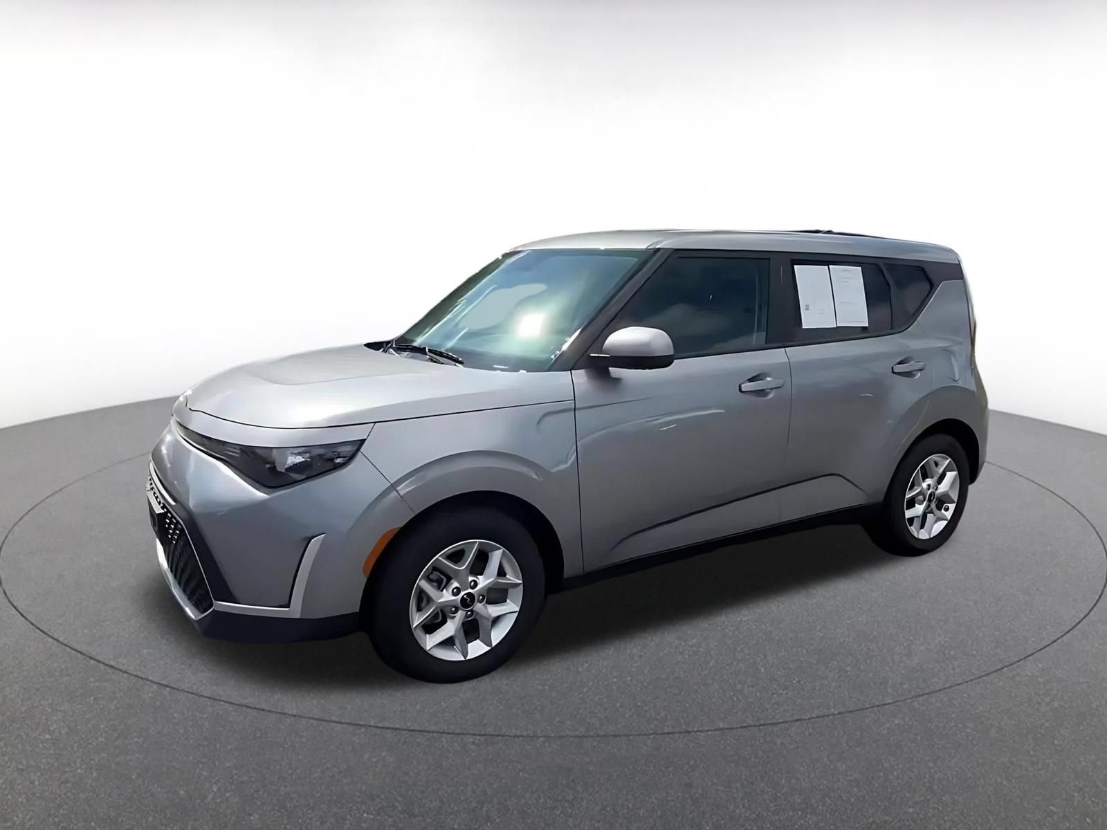 Used 2025 Kia Soul LX w/ LX Technology Package FWD image 7
