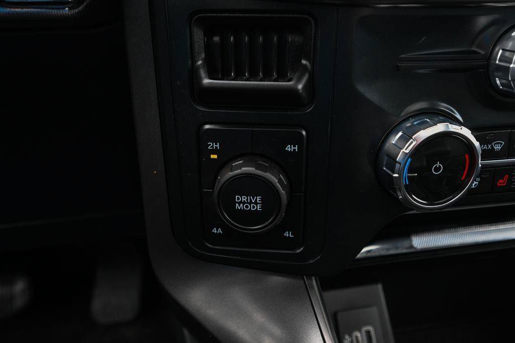 Used 2025 Ford F150 Lariat AWD/4WD image 36