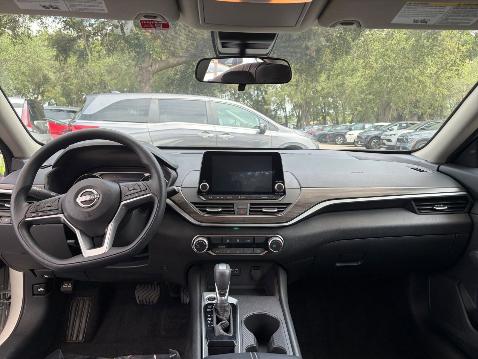 Used 2025 Nissan Altima 2.5 SV FWD image 33