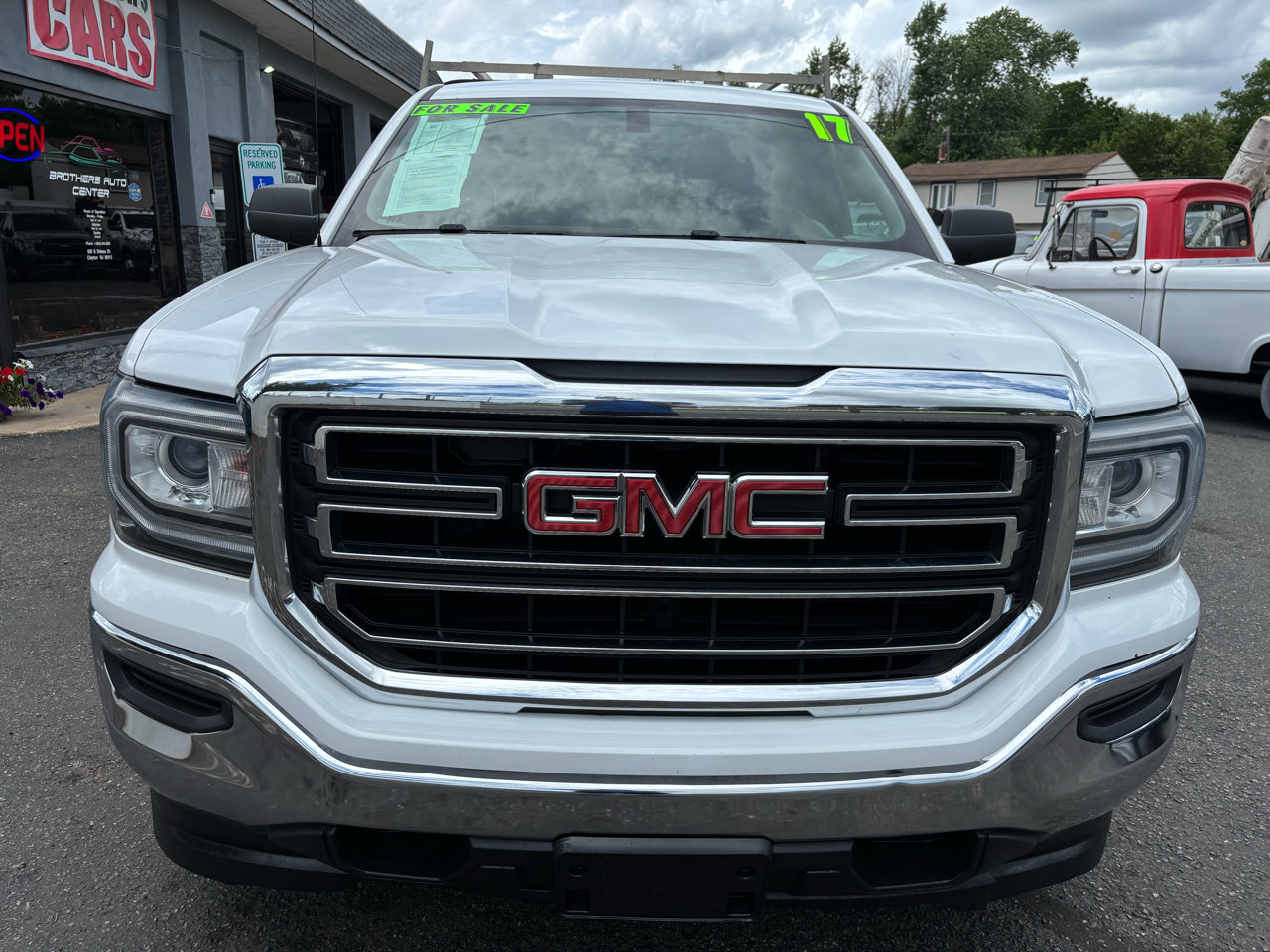 Used 2017 GMC Sierra 1500 2WD Regular Cab image 2
