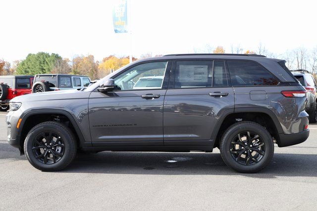 New 2025 Jeep Grand Cherokee Altitude AWD/4WD image 3