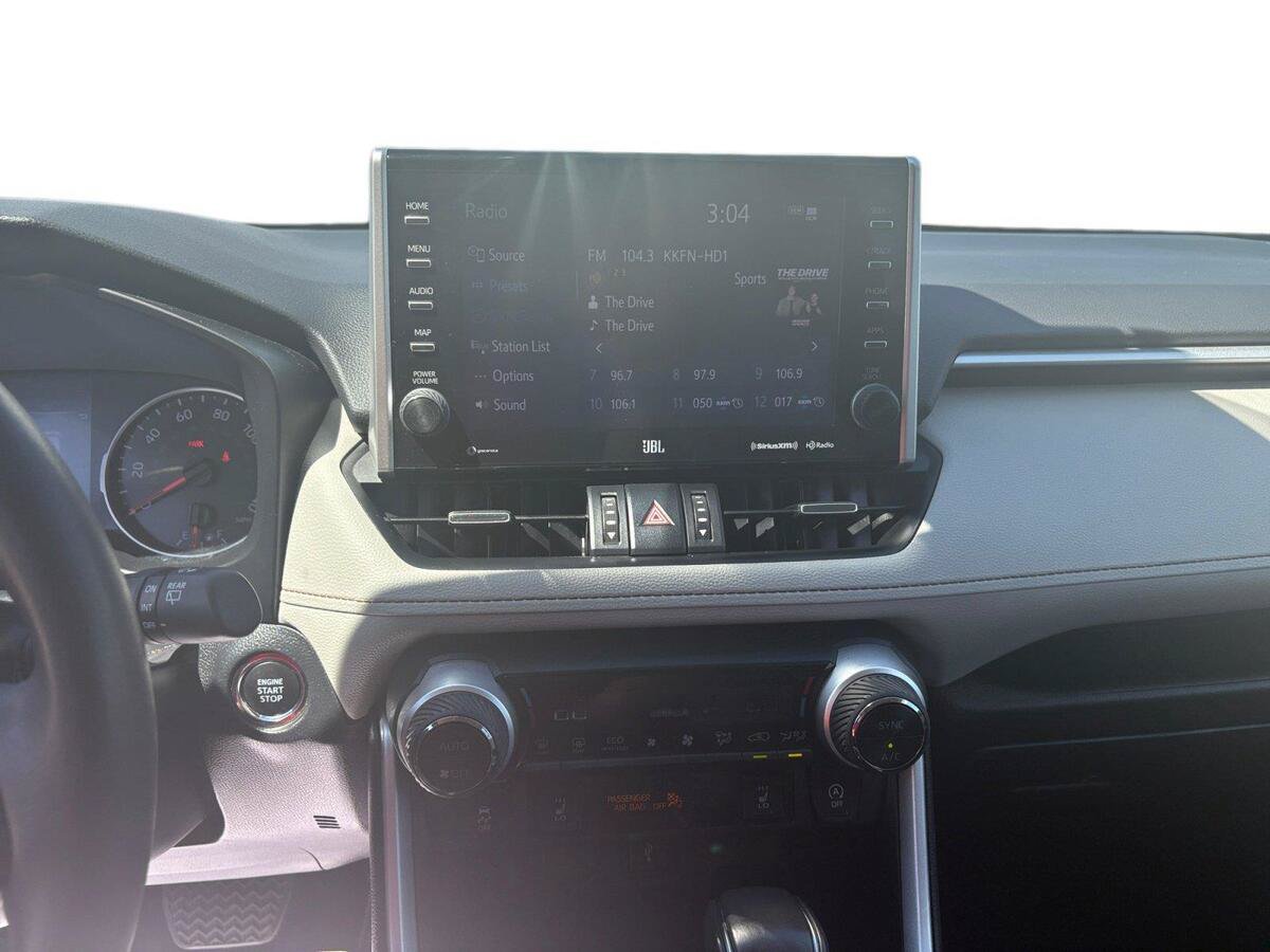 Used 2022 Toyota RAV4 XLE Premium AWD/4WD image 18