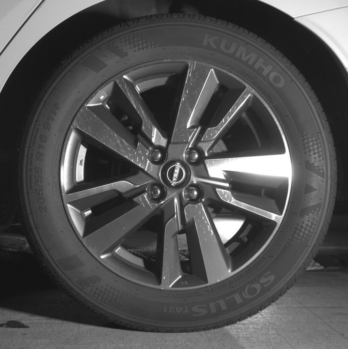 Used 2025 Nissan Versa SV image 11