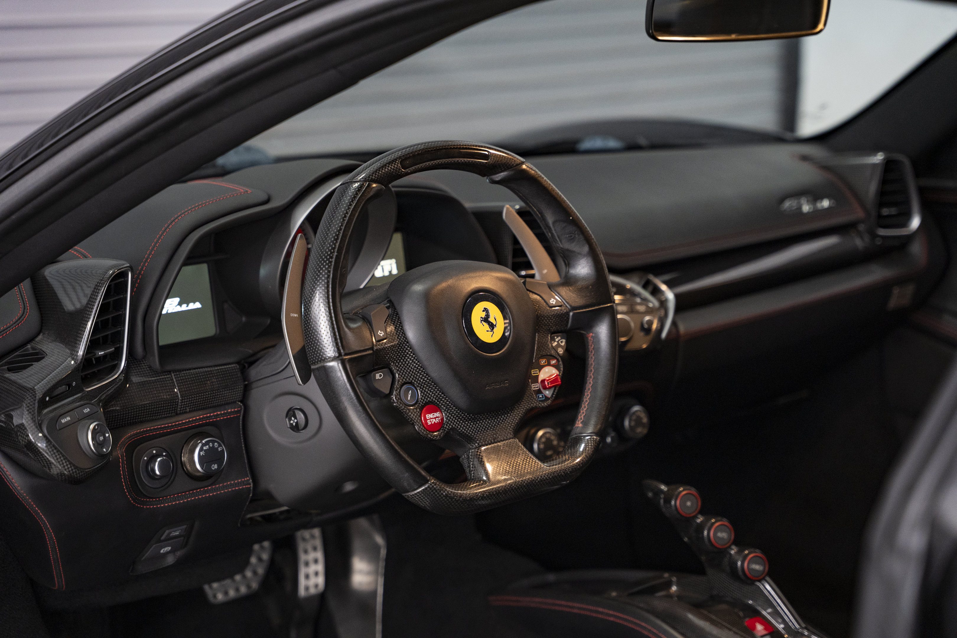 Used 2011 Ferrari 458 Italia Coupe RWD image 30