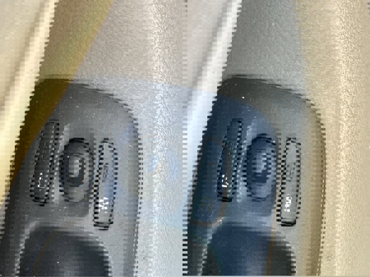 Used 2004 Volvo XC90 2.5T image 26