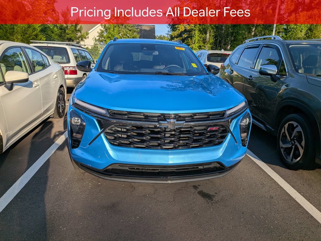 Used 2025 Chevrolet Trax RS w/ Driver Confidence Package FWD image 2