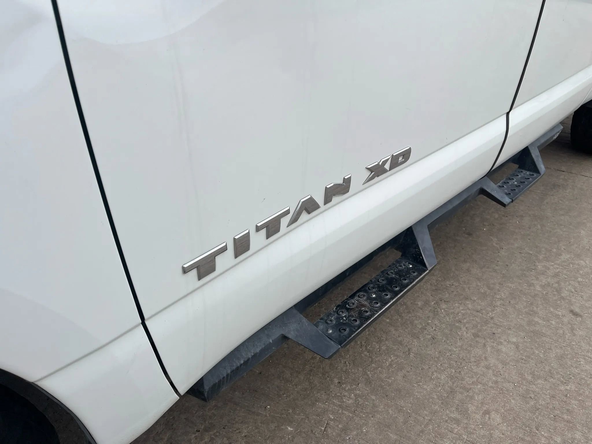 Used 2017 Nissan Titan SV image 10