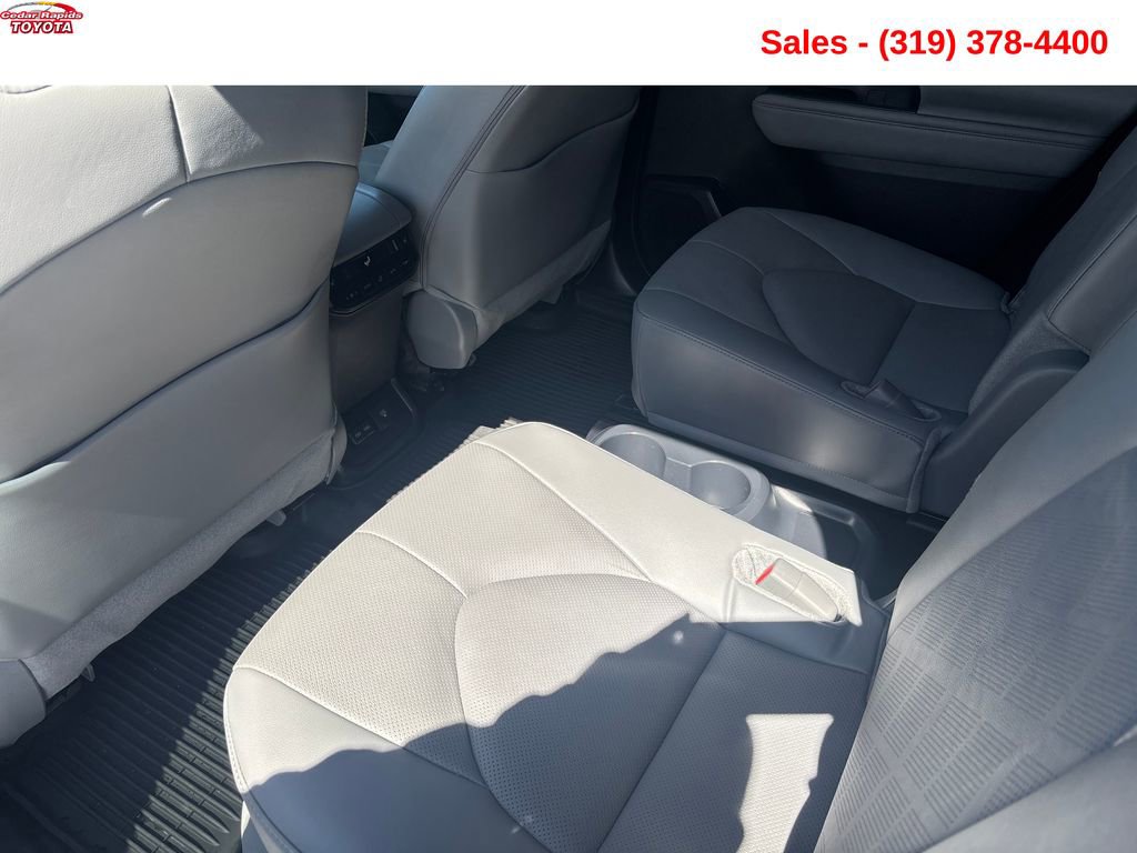 Used 2024 Toyota Highlander Platinum AWD/4WD image 26