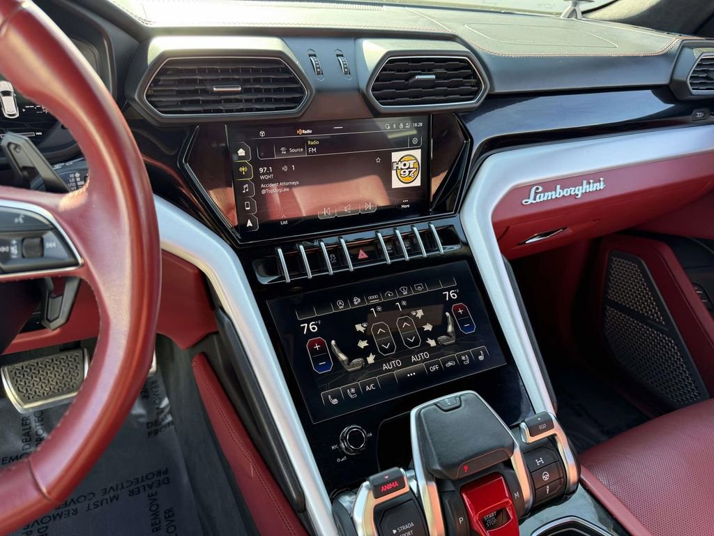 Used 2022 Lamborghini Urus AWD/4WD image 27
