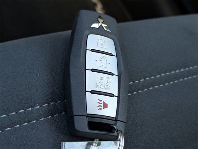 New 2025 Mitsubishi Outlander SE image 36