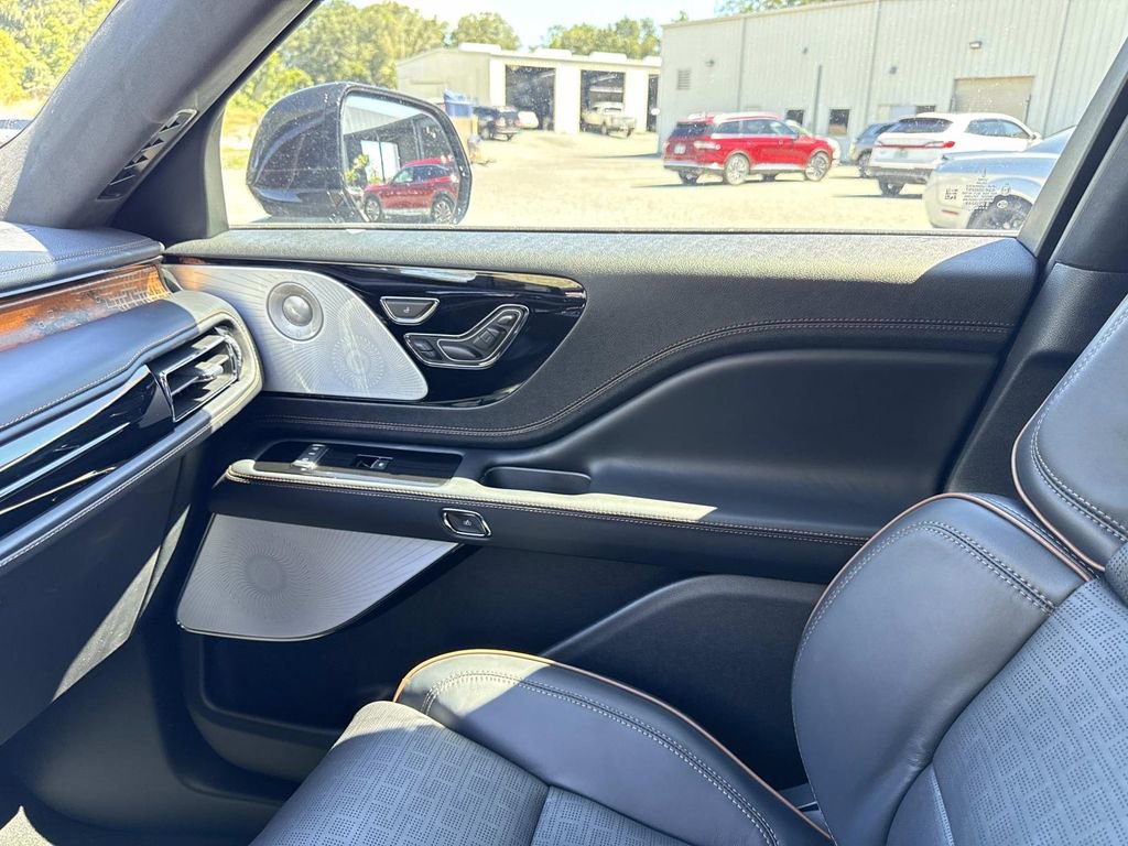 New 2025 Lincoln Aviator Black Label image 23