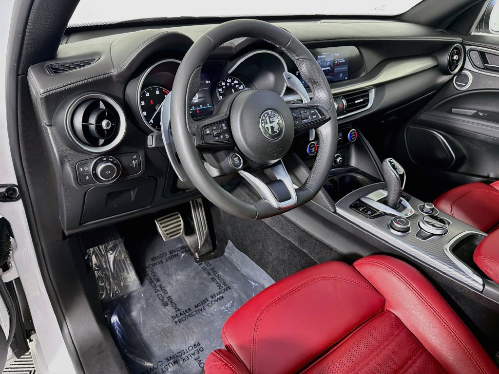 Used 2022 Alfa Romeo Stelvio Veloce AWD/4WD image 9