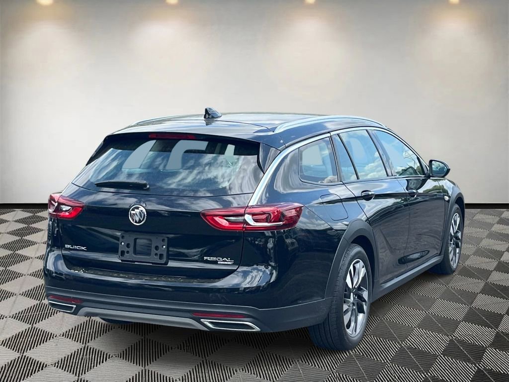 Used 2018 Buick Regal Essence w/ Sights and Sounds Package AWD/4WD image 3