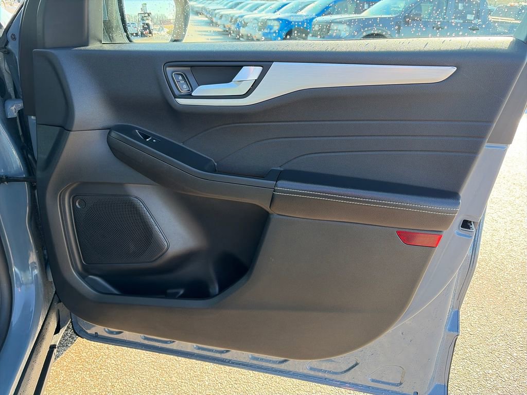 Used 2025 Ford Escape Platinum image 9