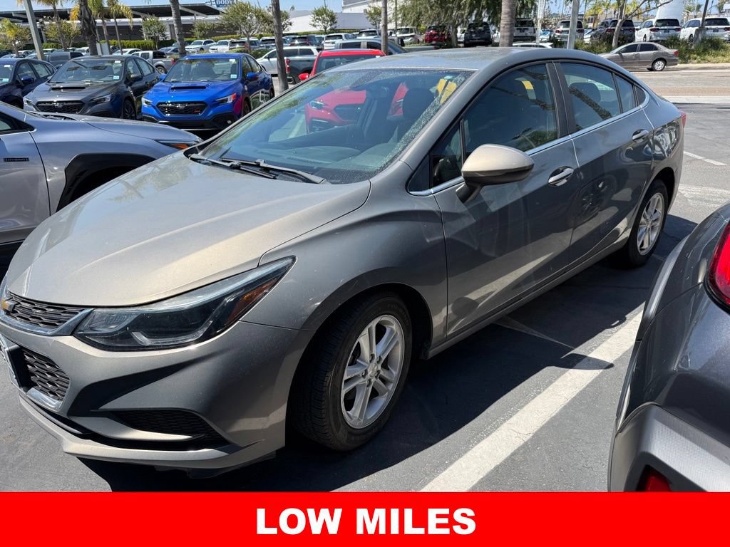 Used 2018 Chevrolet Cruze LT w/ Convenience Package FWD image 1