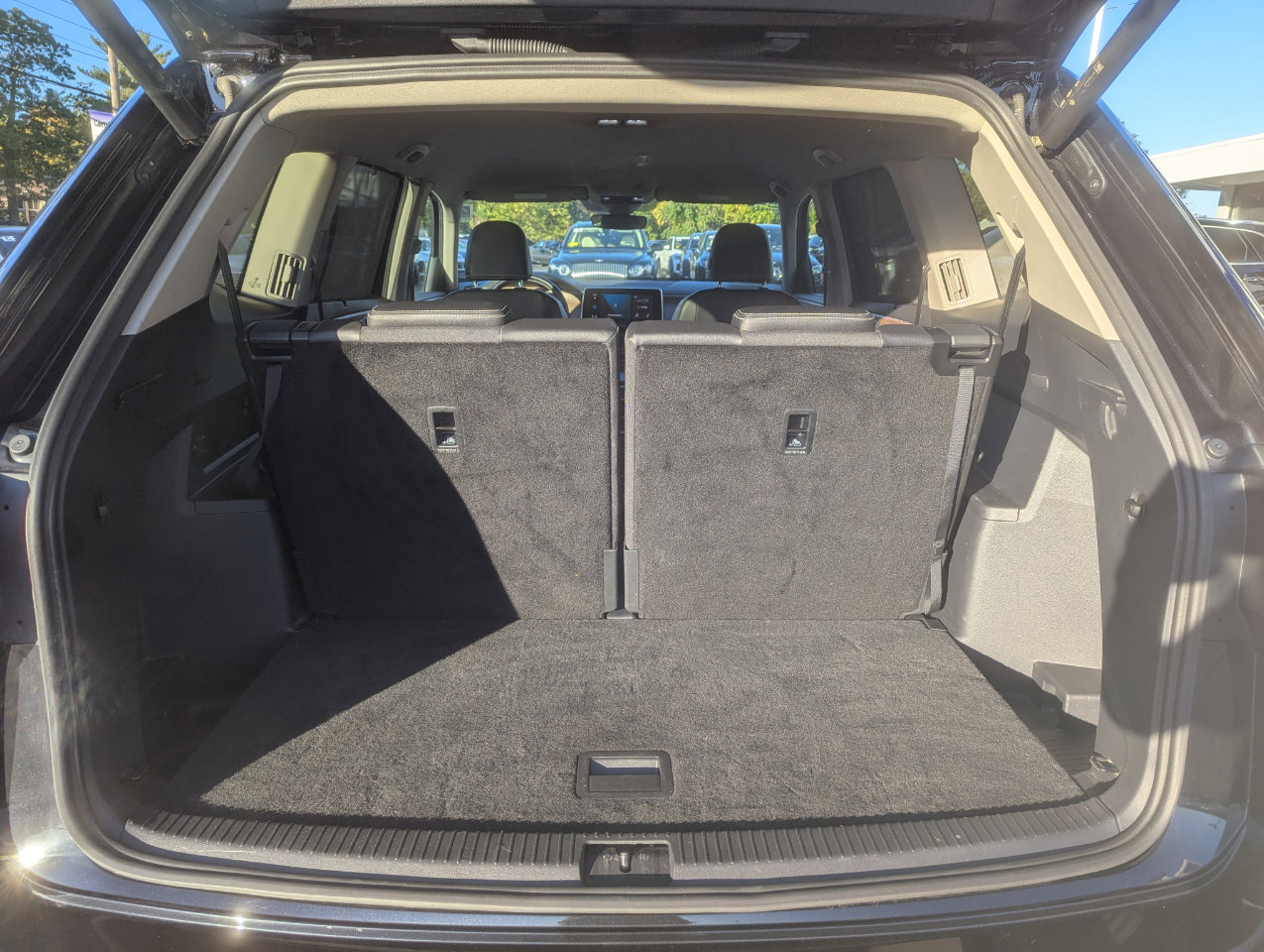 Used 2024 Volkswagen Atlas SE image 41