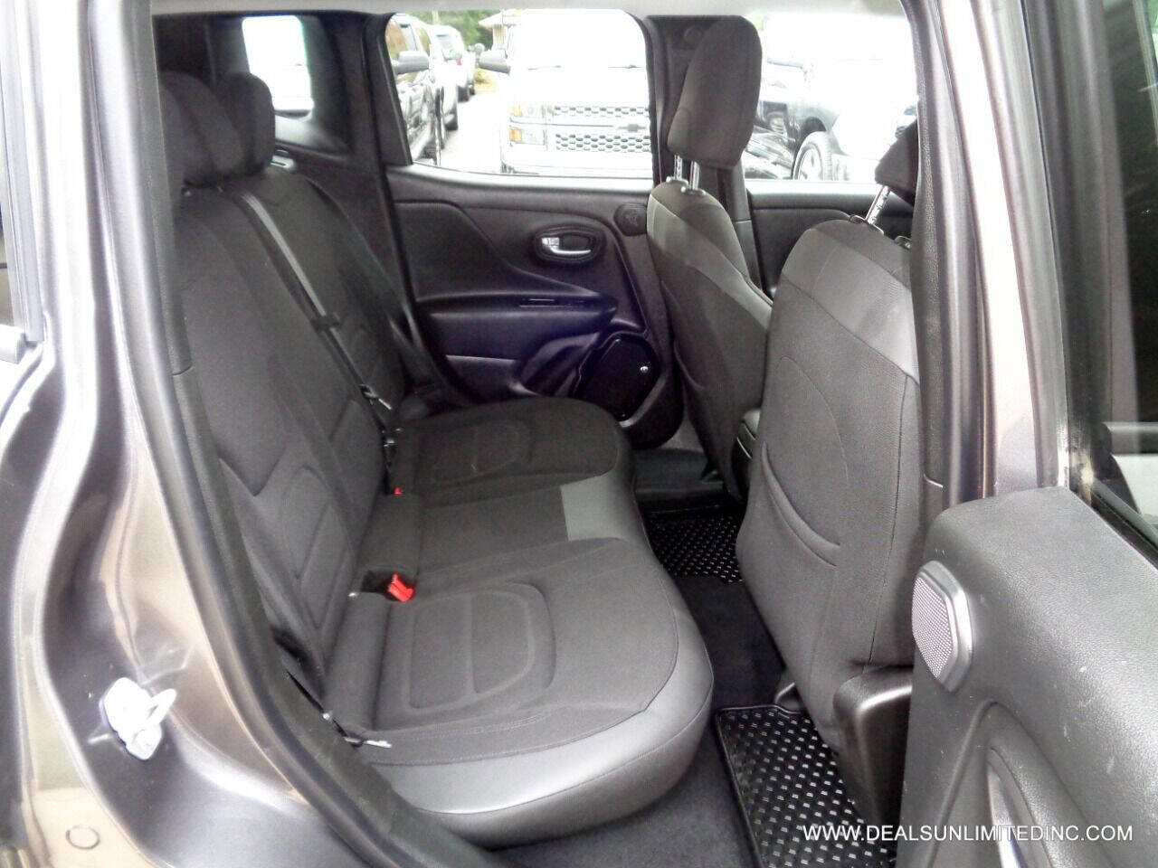 Used 2017 Jeep Renegade Altitude image 19