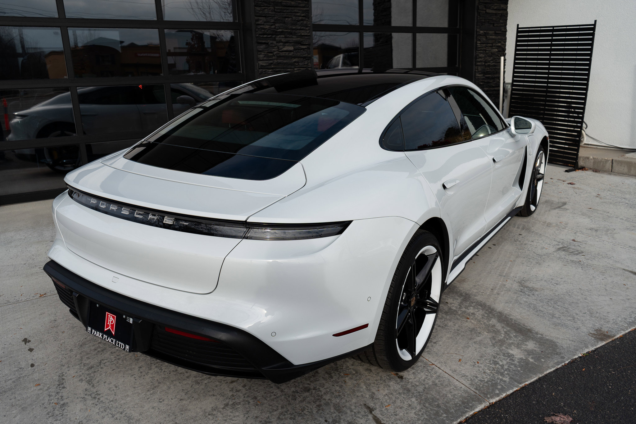 Used 2020 Porsche Taycan 4S image 12