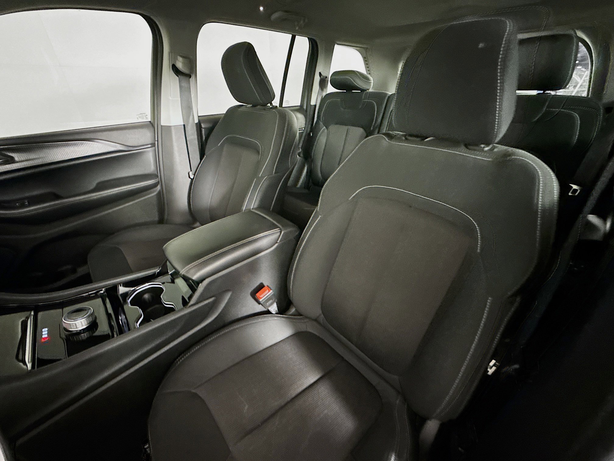 Used 2023 Jeep Grand Cherokee Laredo image 24