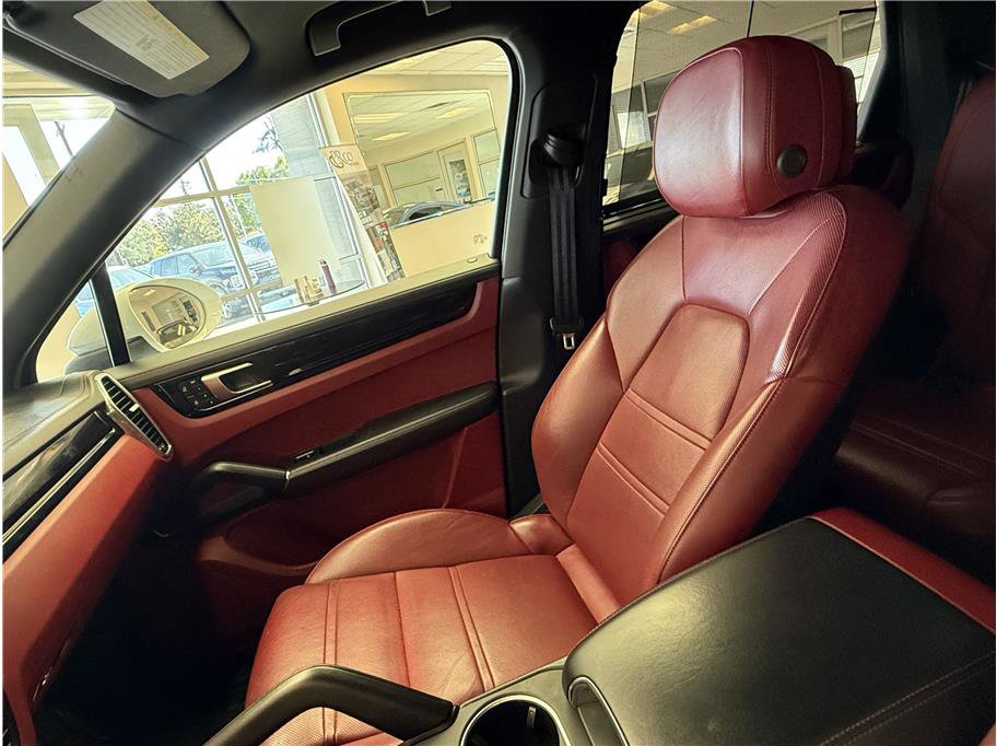 Used 2022 Porsche Cayenne E-Hybrid w/ Premium Plus Package image 16