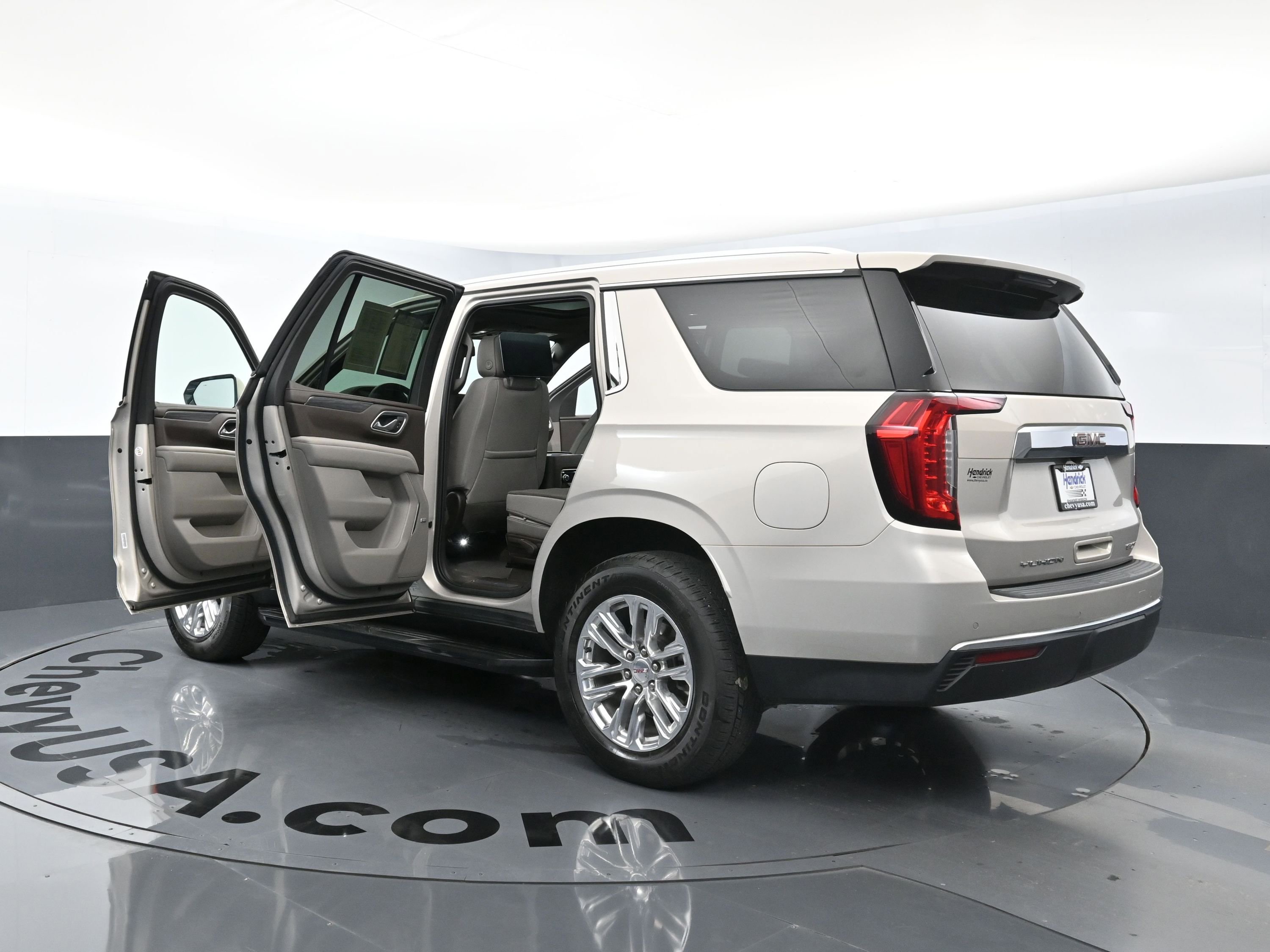 Used 2021 GMC Yukon SLT w/ SLT Premium Package image 29