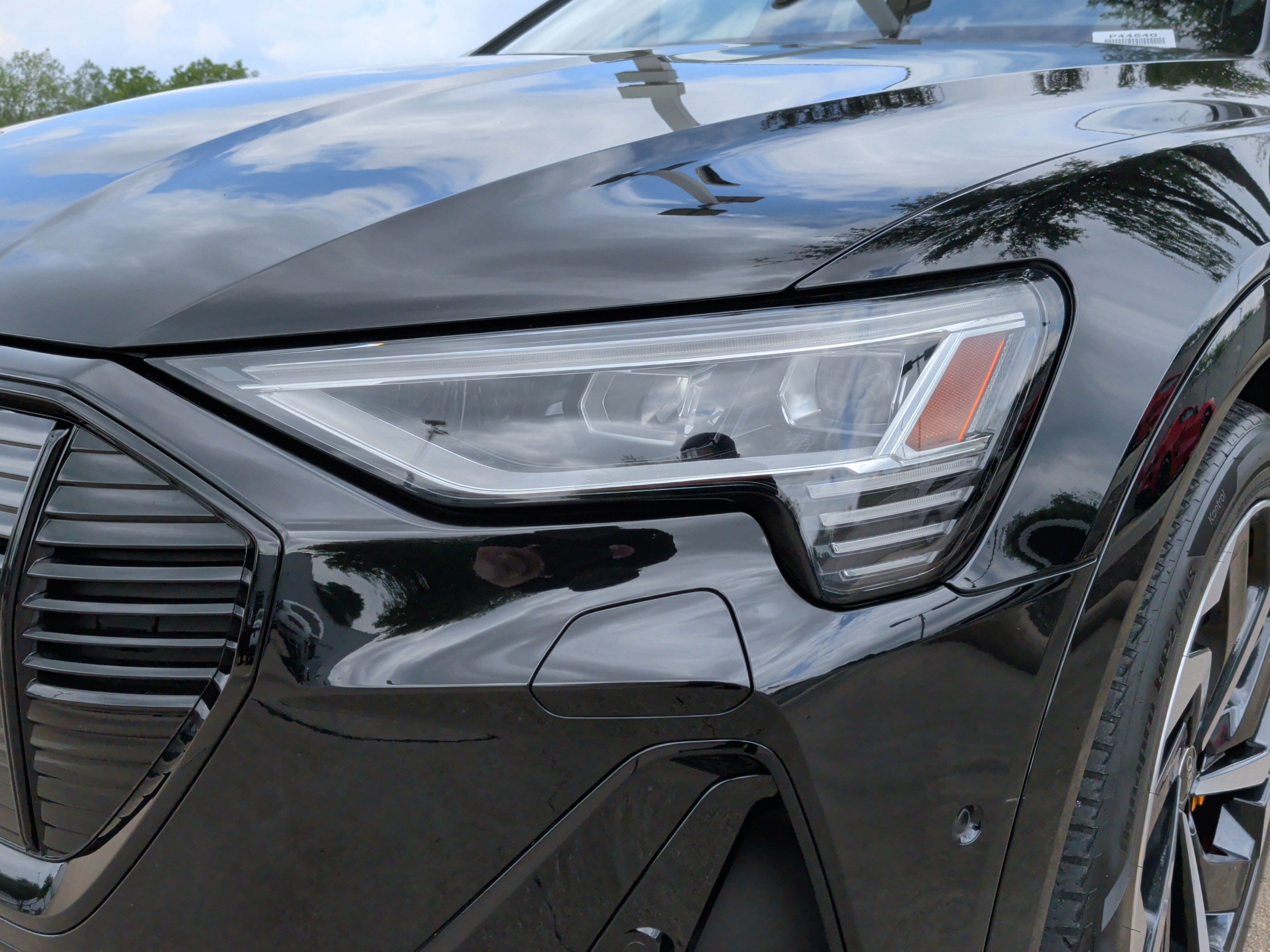 Used 2023 Audi e-tron Premium Plus image 6