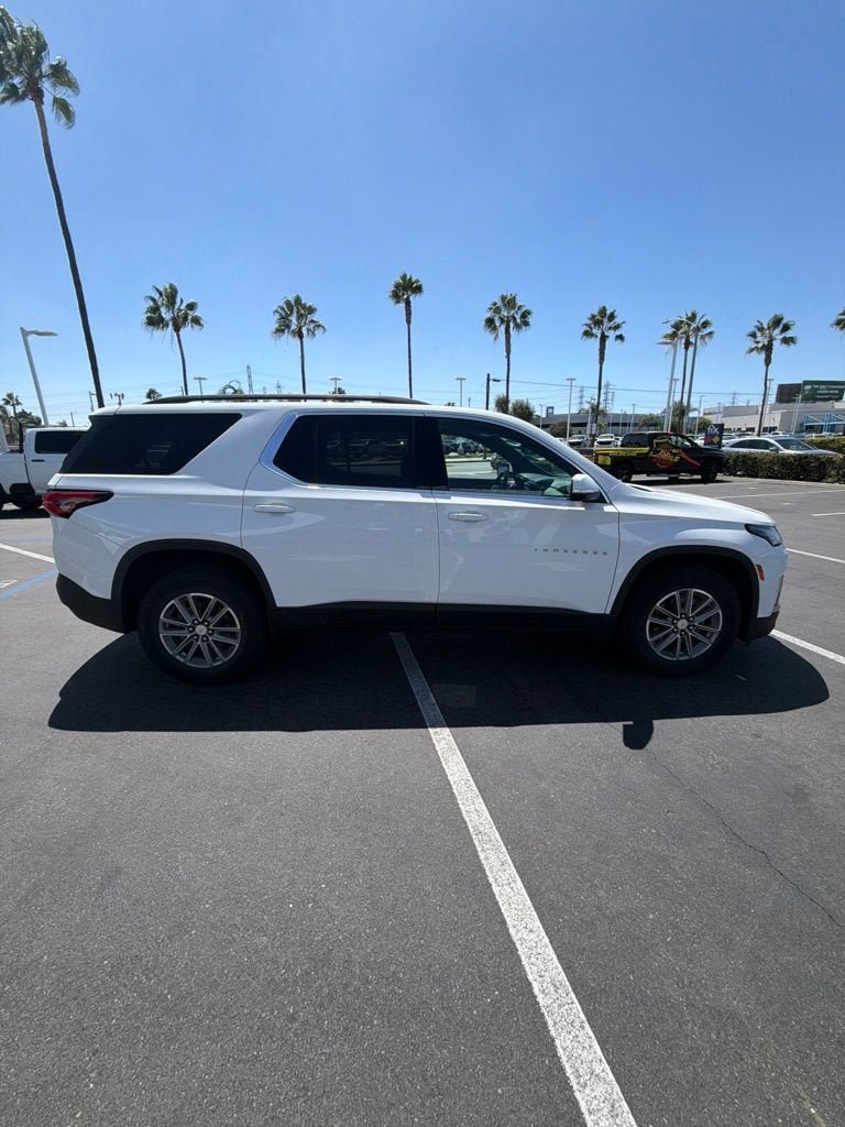 Used 2023 Chevrolet Traverse LT w/ Rear Camera Mirror Package AWD/4WD image 4