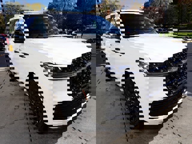 New 2025 Lincoln Navigator Reserve w/ Jet Appearance Package image 8