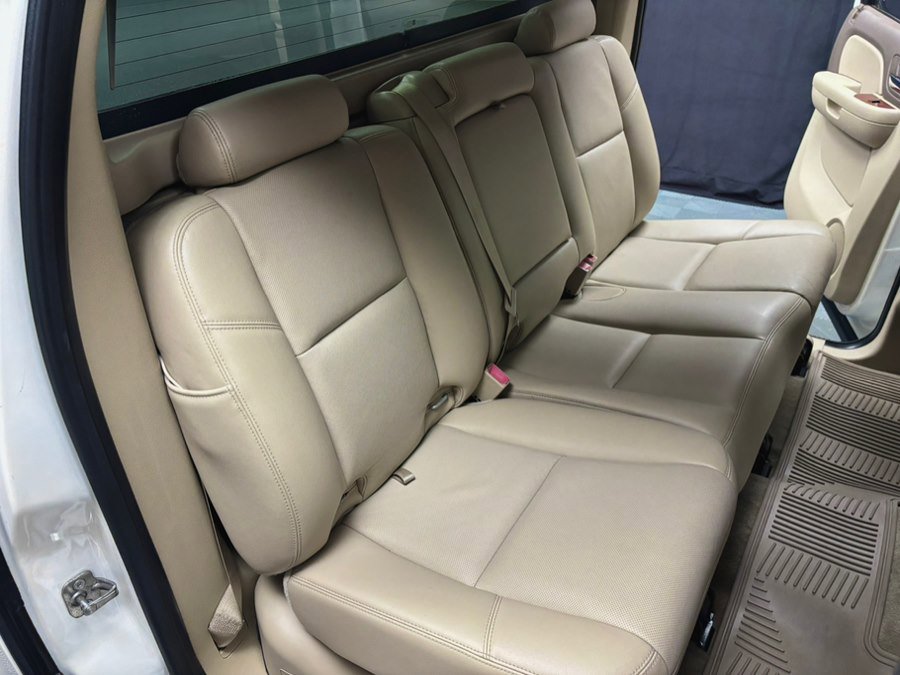 Used 2012 Chevrolet Avalanche LTZ AWD/4WD image 32