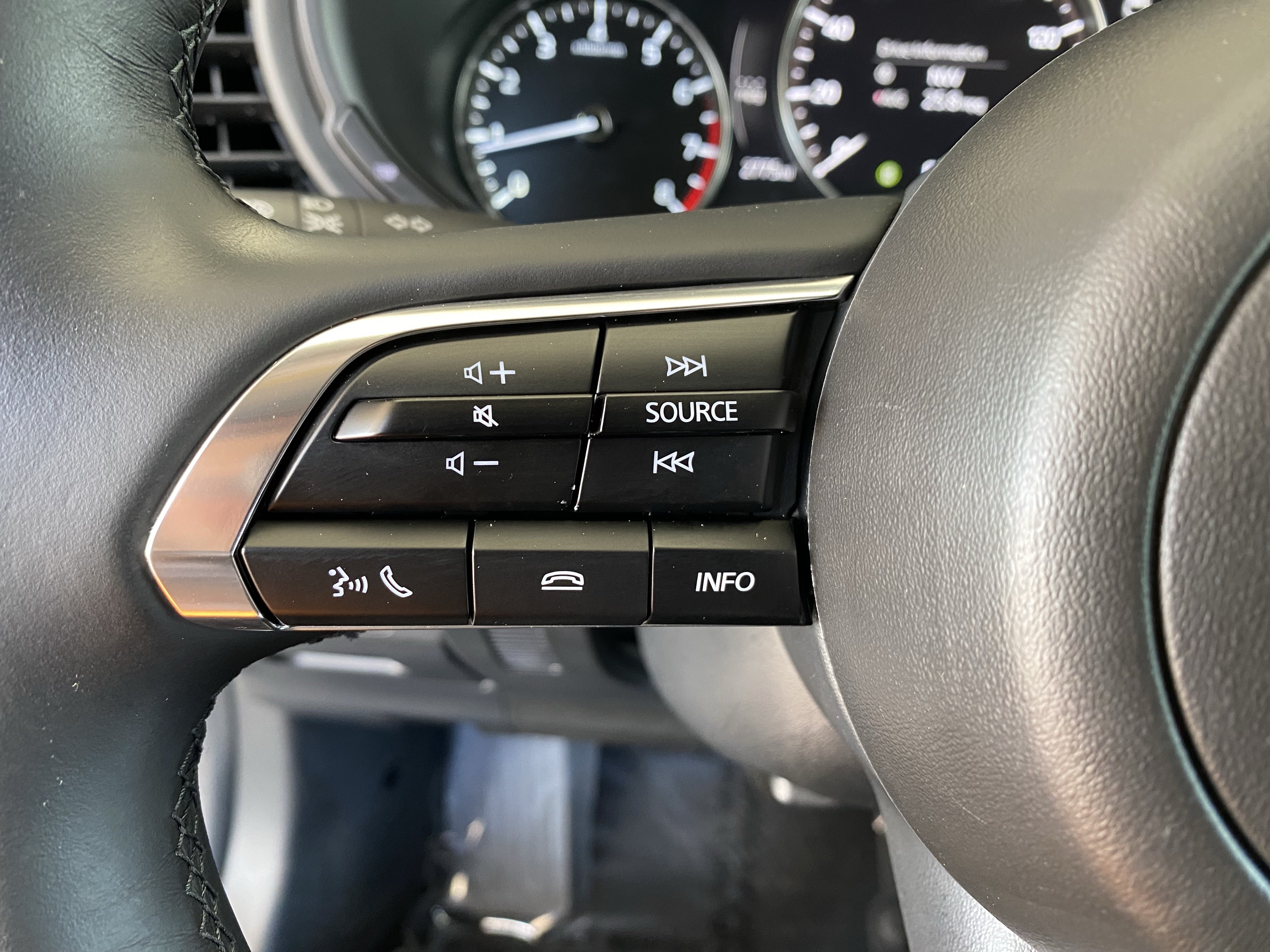 Certified 2025 MAZDA CX-30 AWD 2.5 S w/ Premium Package image 6