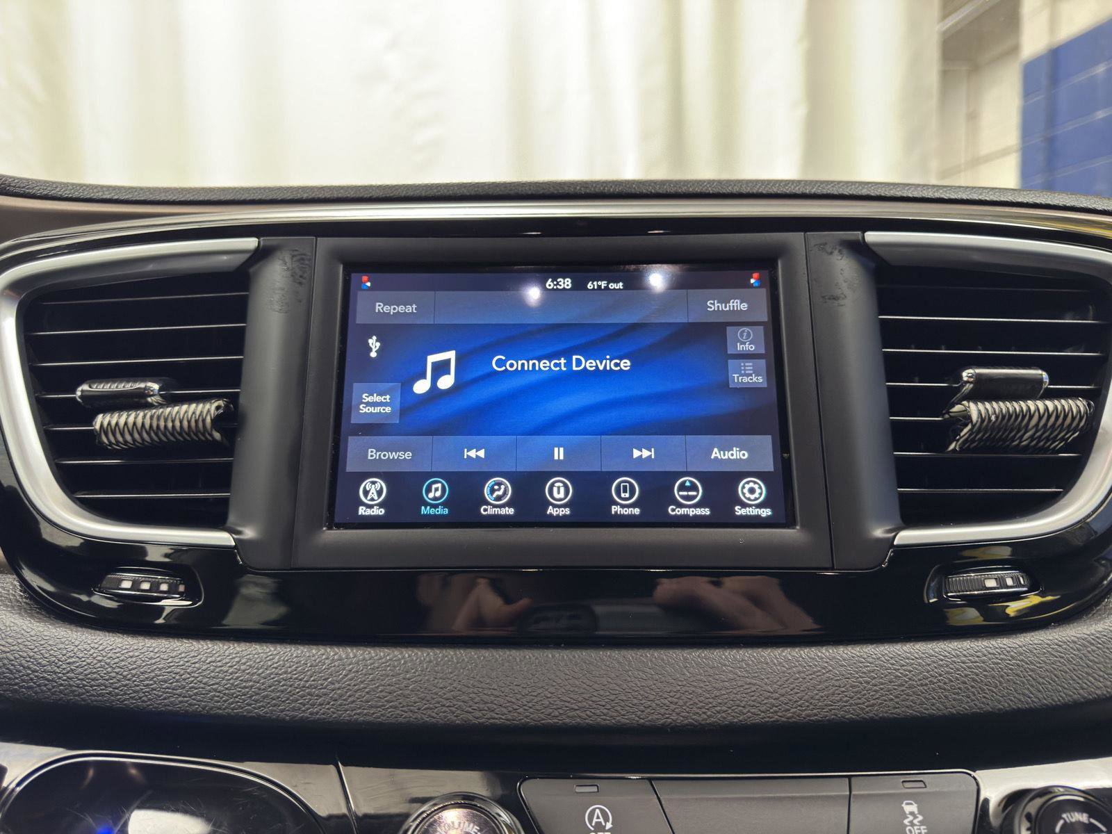 Used 2021 Chrysler Voyager Lxi image 21