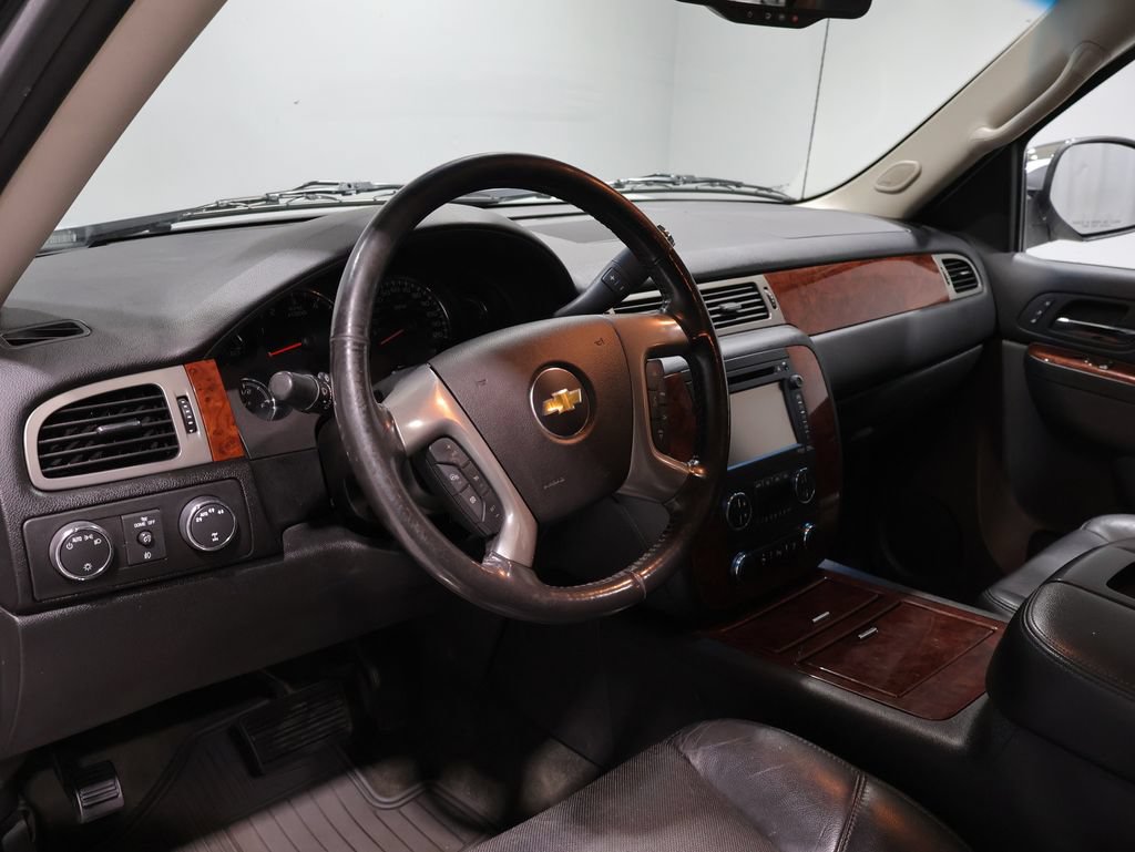 Used 2013 Chevrolet Avalanche LTZ AWD/4WD image 17
