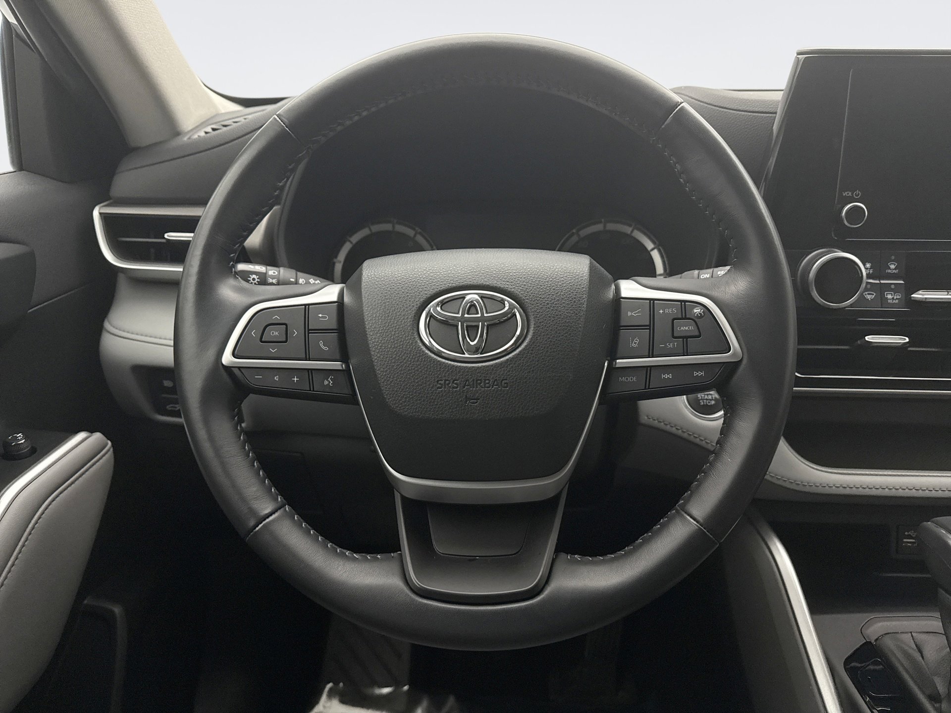 Used 2023 Toyota Highlander LE image 12