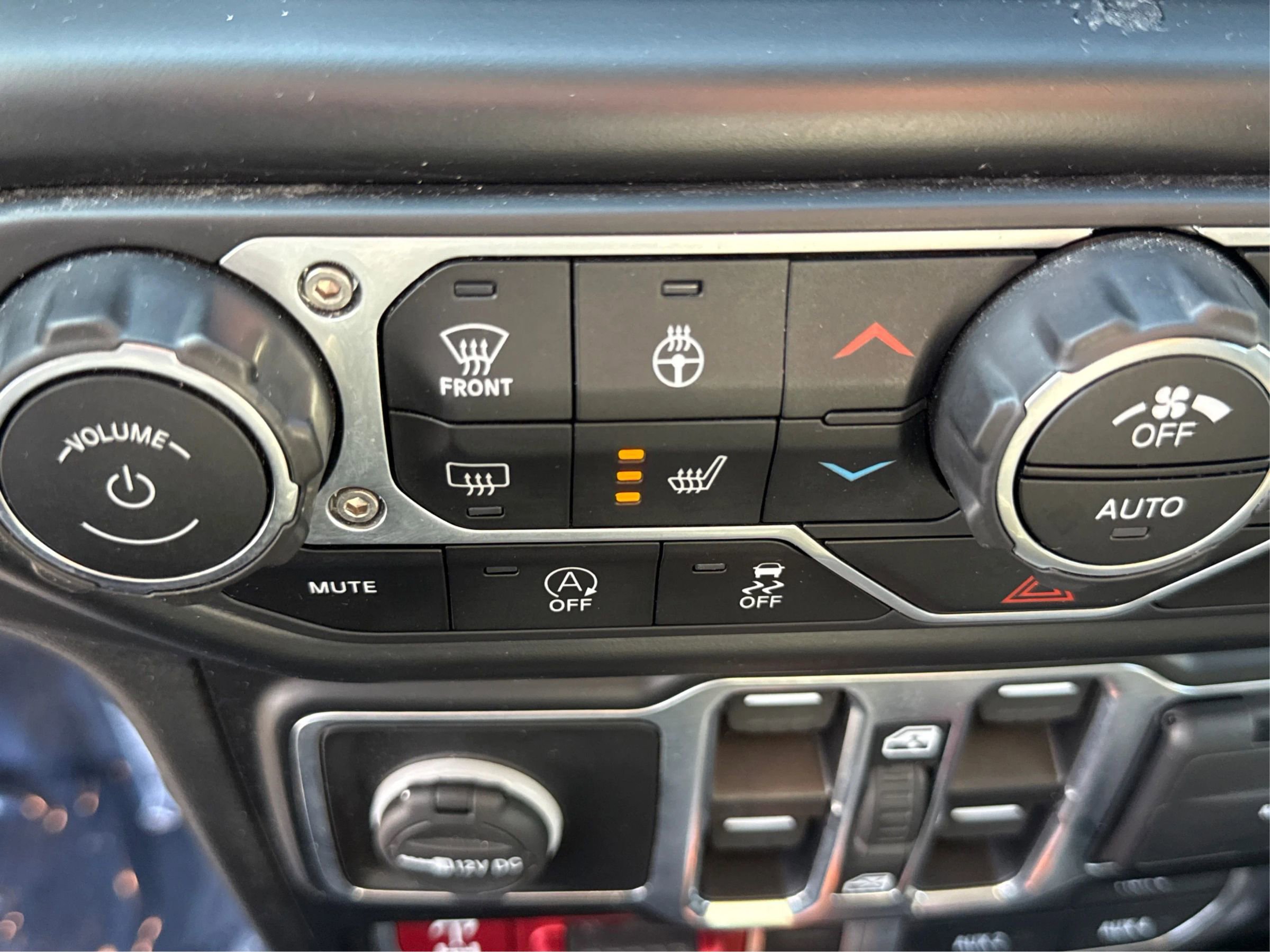 Used 2022 Jeep Gladiator Mojave w/ Cold Weather Group image 41