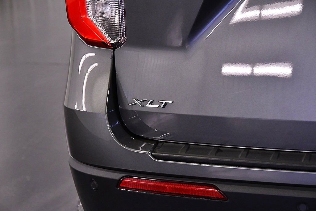 Used 2023 Ford Explorer XLT image 11