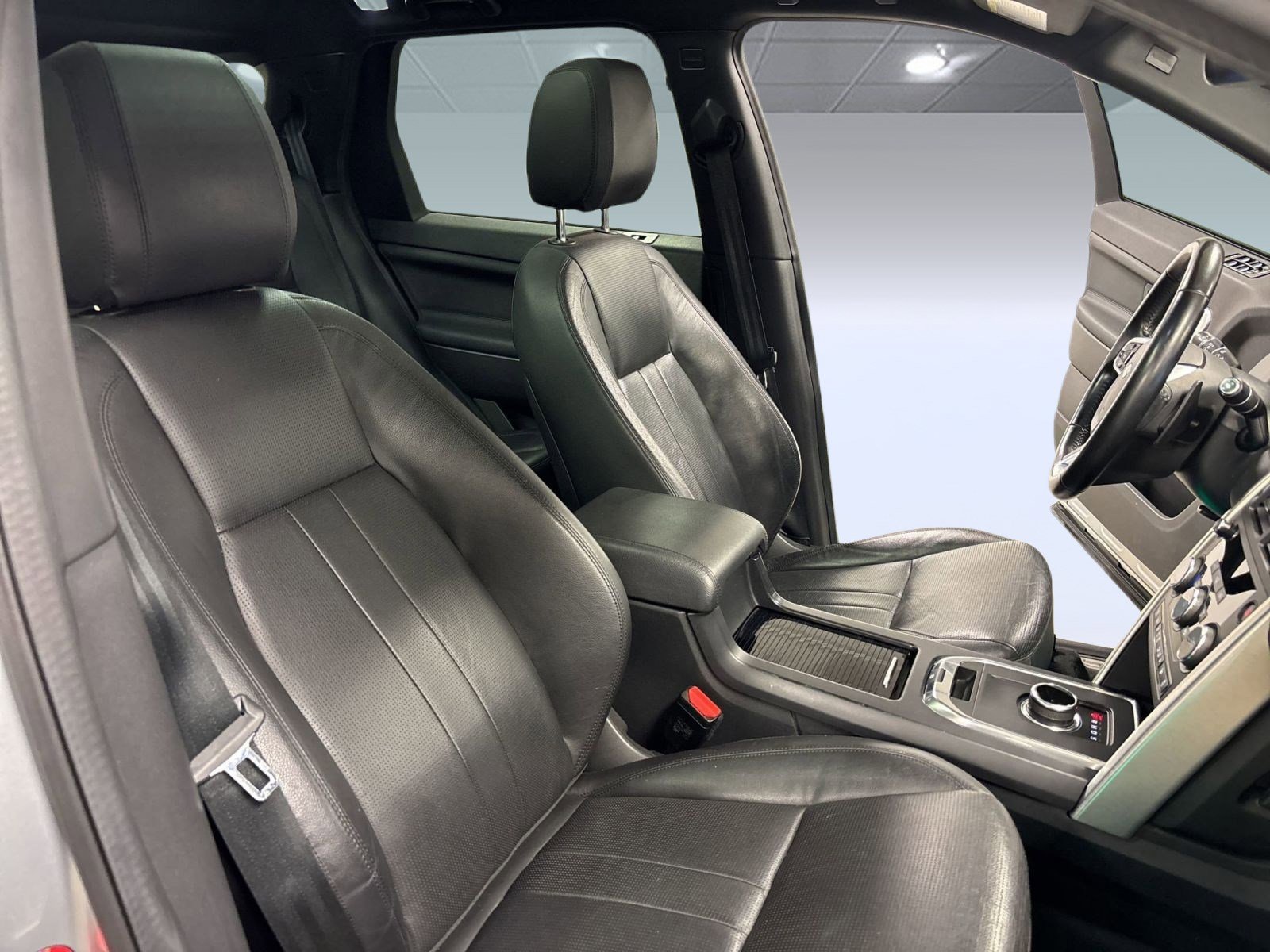 Used 2018 Land Rover Discovery Sport HSE image 31