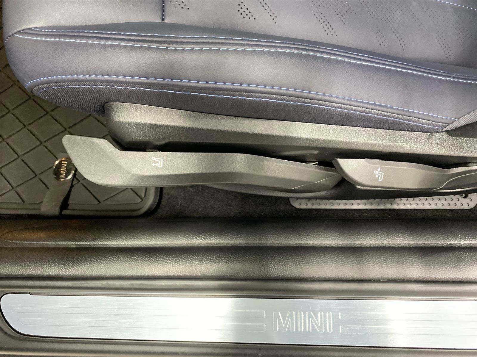 Certified 2025 MINI Cooper S image 18