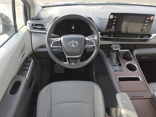 Used 2024 Toyota Sienna XLE image 29