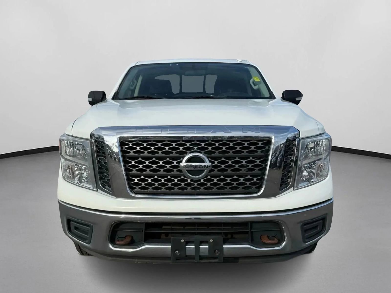 Used 2018 Nissan Titan SV AWD/4WD image 2