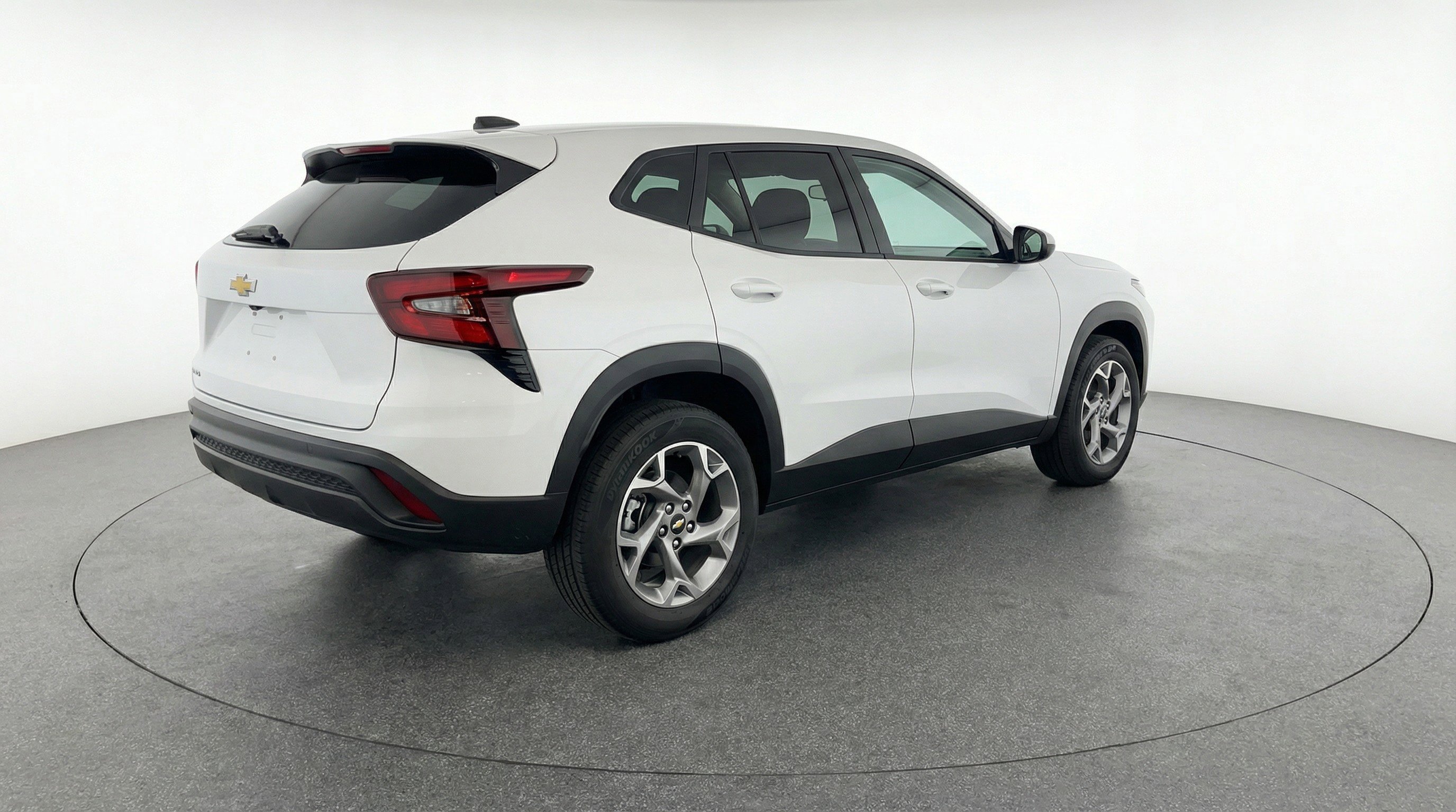 Used 2025 Chevrolet Trax LT w/ LT Convenience Package image 9