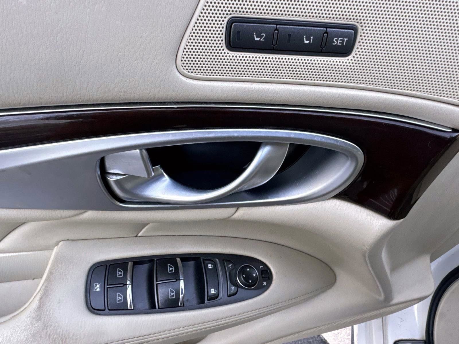 Used 2015 INFINITI Q70 L 3.7 image 8