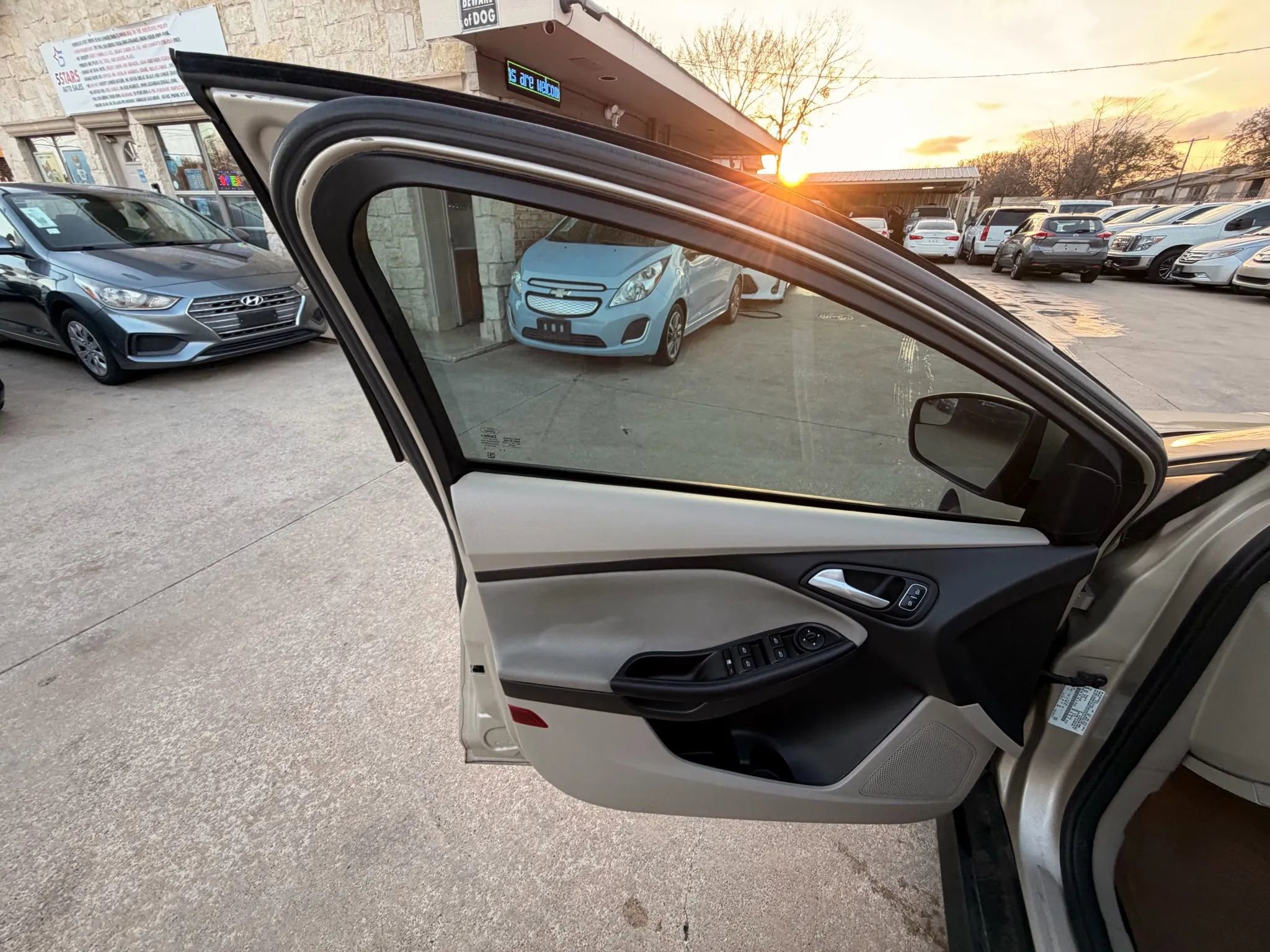 Used 2017 Ford Focus SE image 24