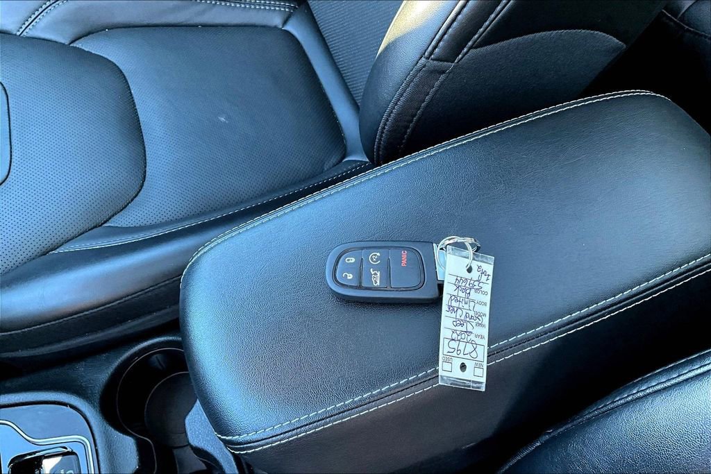 Used 2022 Jeep Cherokee Limited AWD/4WD image 35