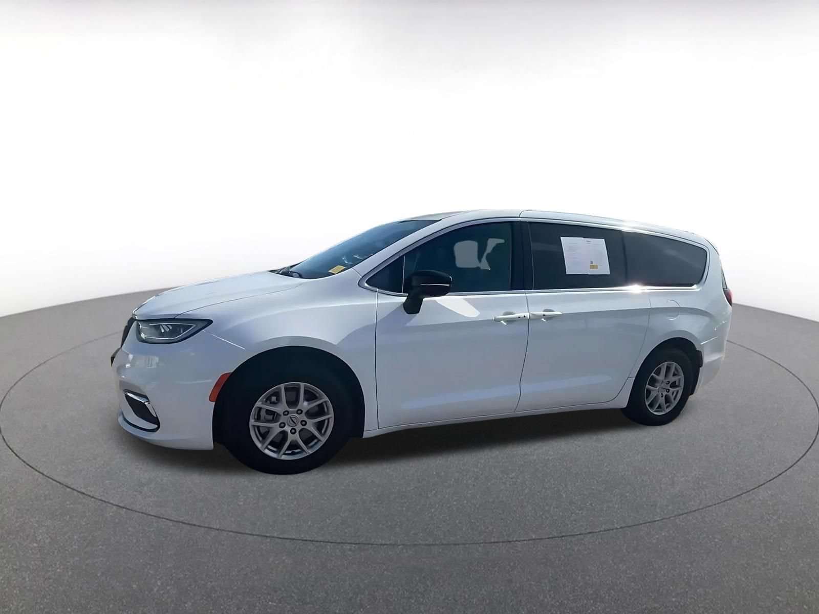 Used 2025 Chrysler Pacifica Select FWD image 7