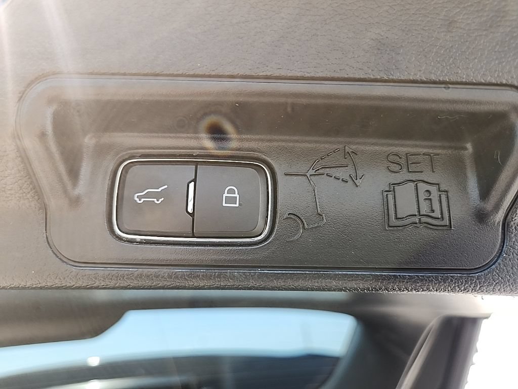 Used 2022 Ford Explorer XLT AWD/4WD image 8