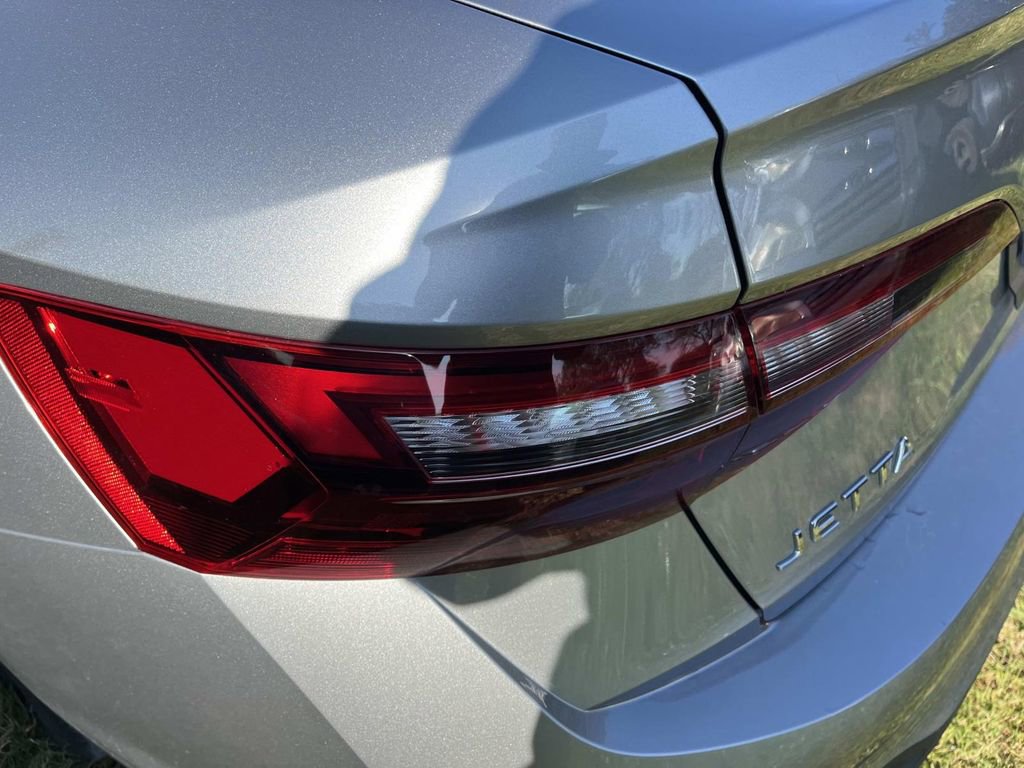 Used 2023 Volkswagen Jetta S image 9