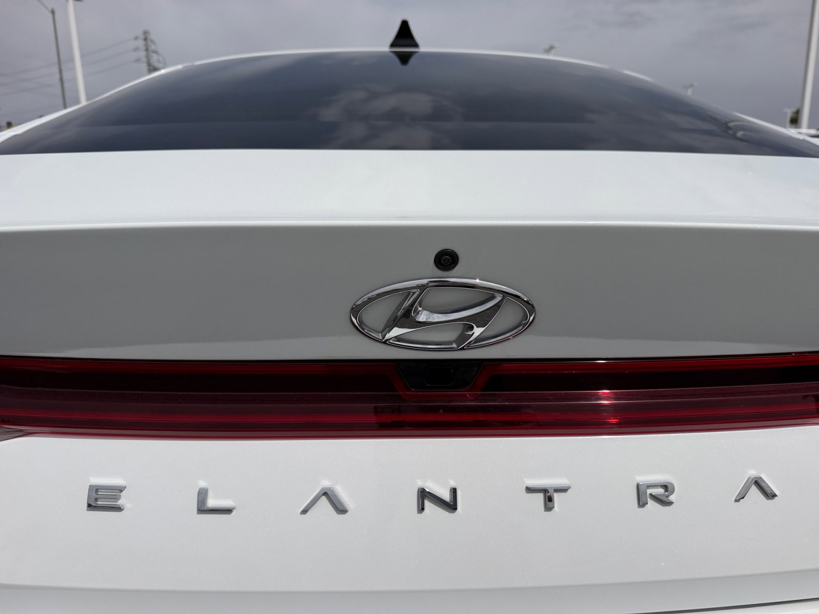 Used 2021 Hyundai Elantra Limited FWD image 24